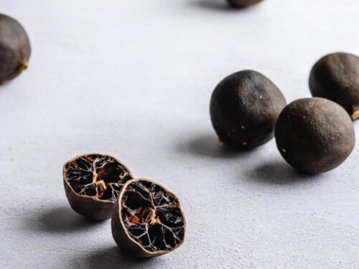 ليمون أسود مجفف